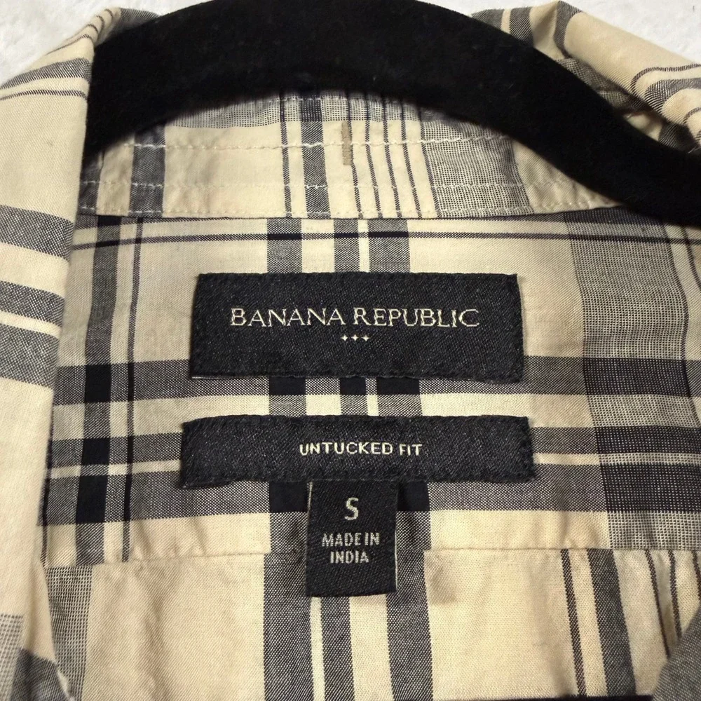 Banana Republic S Cream Black Plaid Buttoned Shirt Untucked Fit 100% Cotton Work